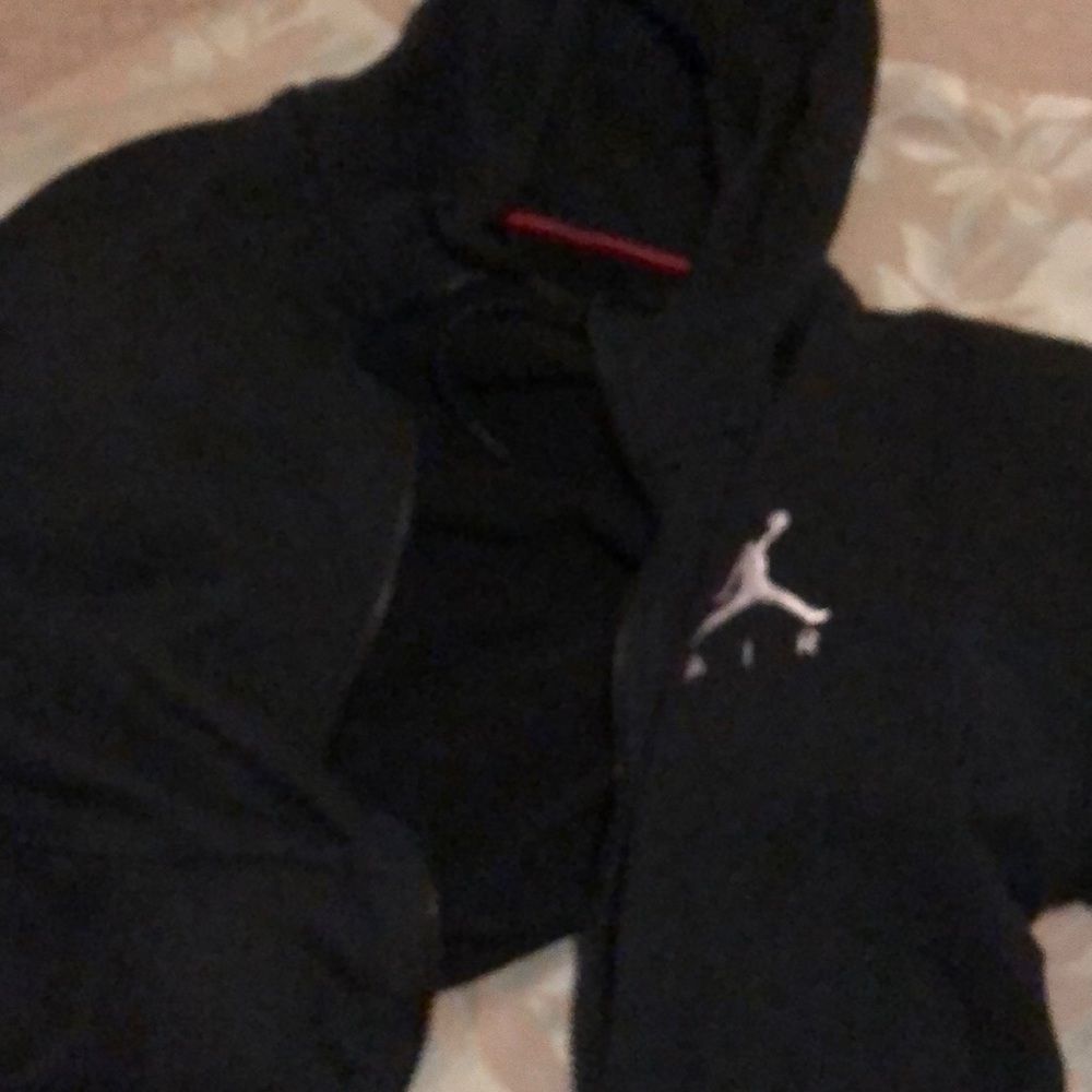 3 hoddies Jordan size small, Nike size m, size L g